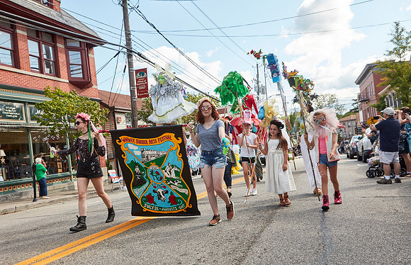 PARADE_4671