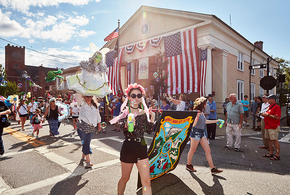 PARADE_4772