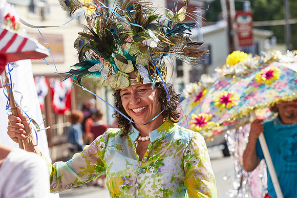 PARADE_4589