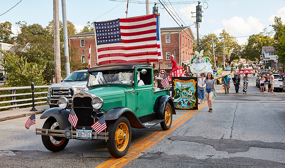 PARADE_4572