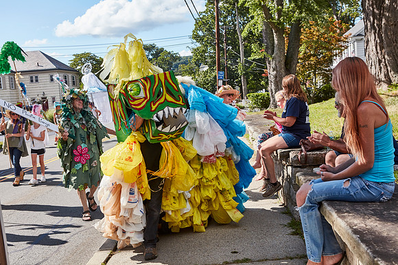 PARADE_4843