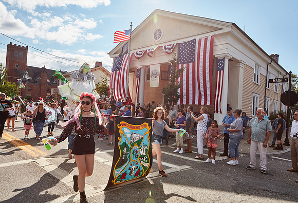 PARADE_4771