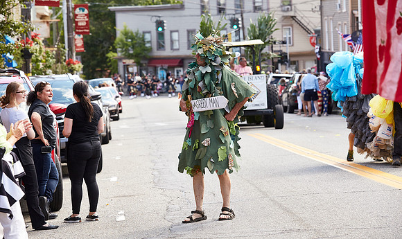 PARADE_4637