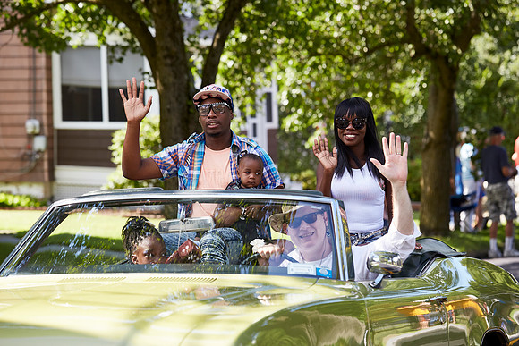 PARADE_4215