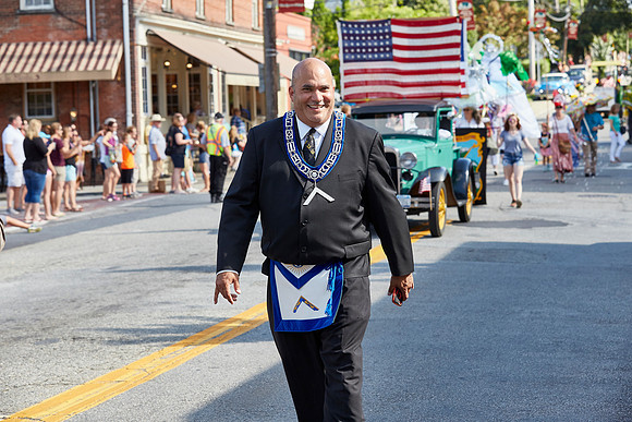 PARADE_4547