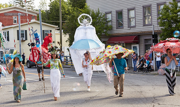 PARADE_4565