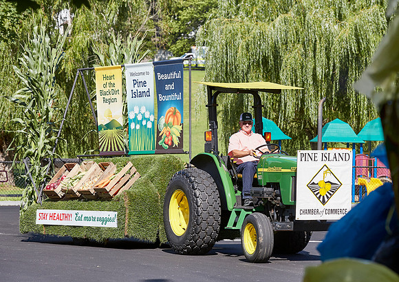 PARADE_4455