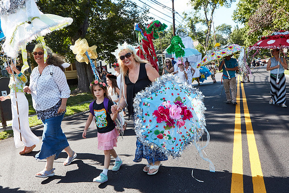 PARADE_4434