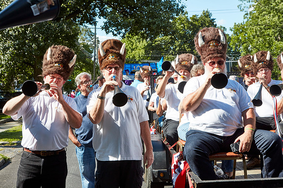 PARADE_4342