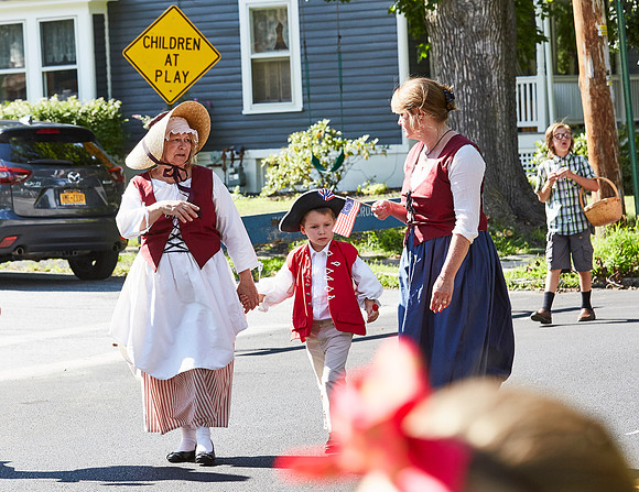 PARADE_4357