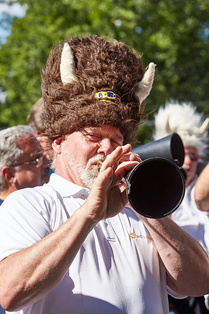 PARADE_4327