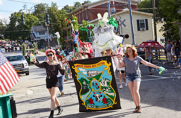 PARADE_4562