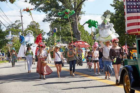 PARADE_4522
