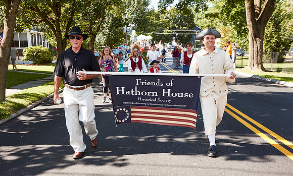 PARADE_4377