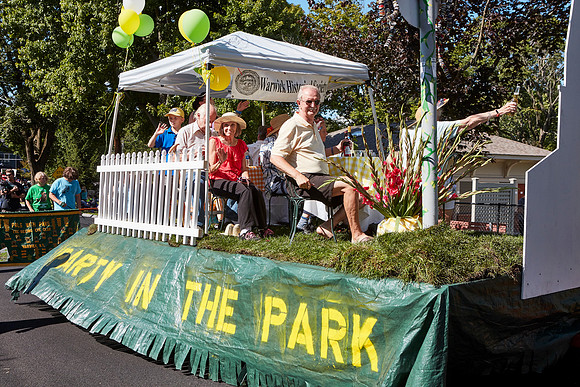 PARADE_4404