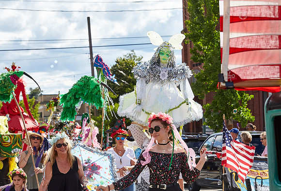 PARADE_4745