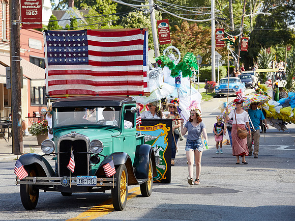 PARADE_4548